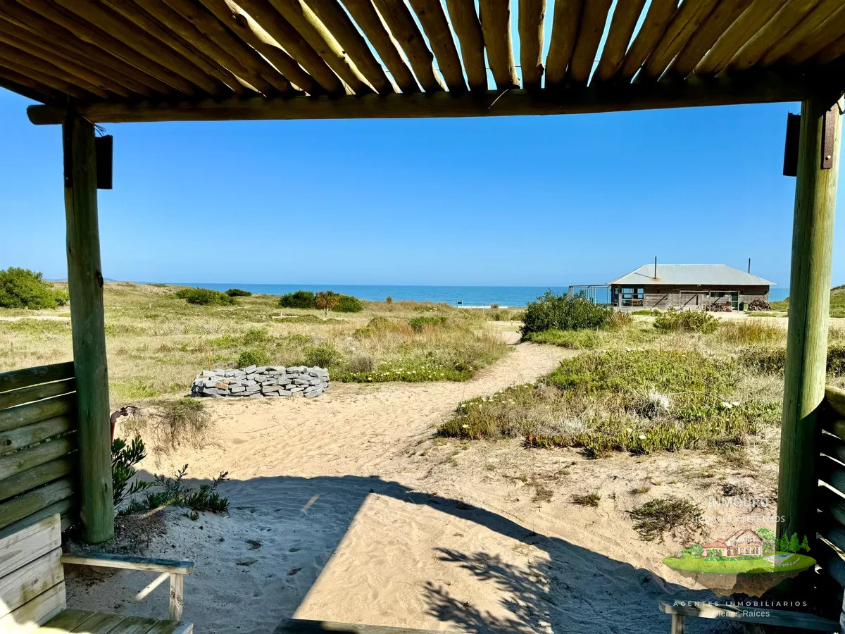 Terreno ID.449 - Venta de terreno frente al mar, a 45 min de Mdeo y 30 min de Punta del este