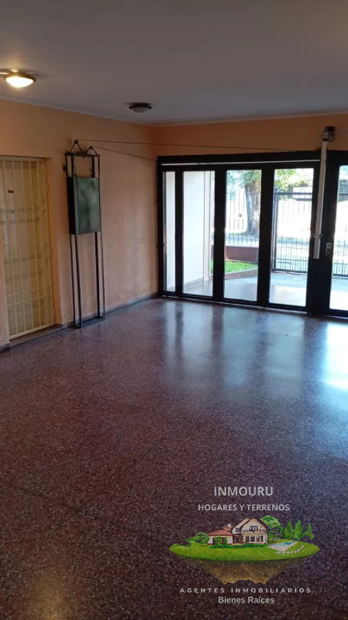 Apartamento ID.745 - Se alquila apto tipo casa en altos, 2 dormitorios, garaje, Brazo Oriental