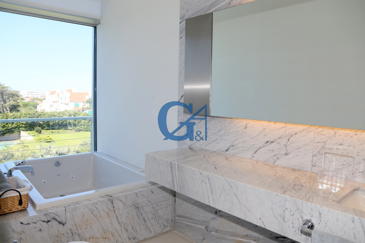 Apartamento ID.1565 - Playa Brava. Elegancia y Confort a Pasos del Mar