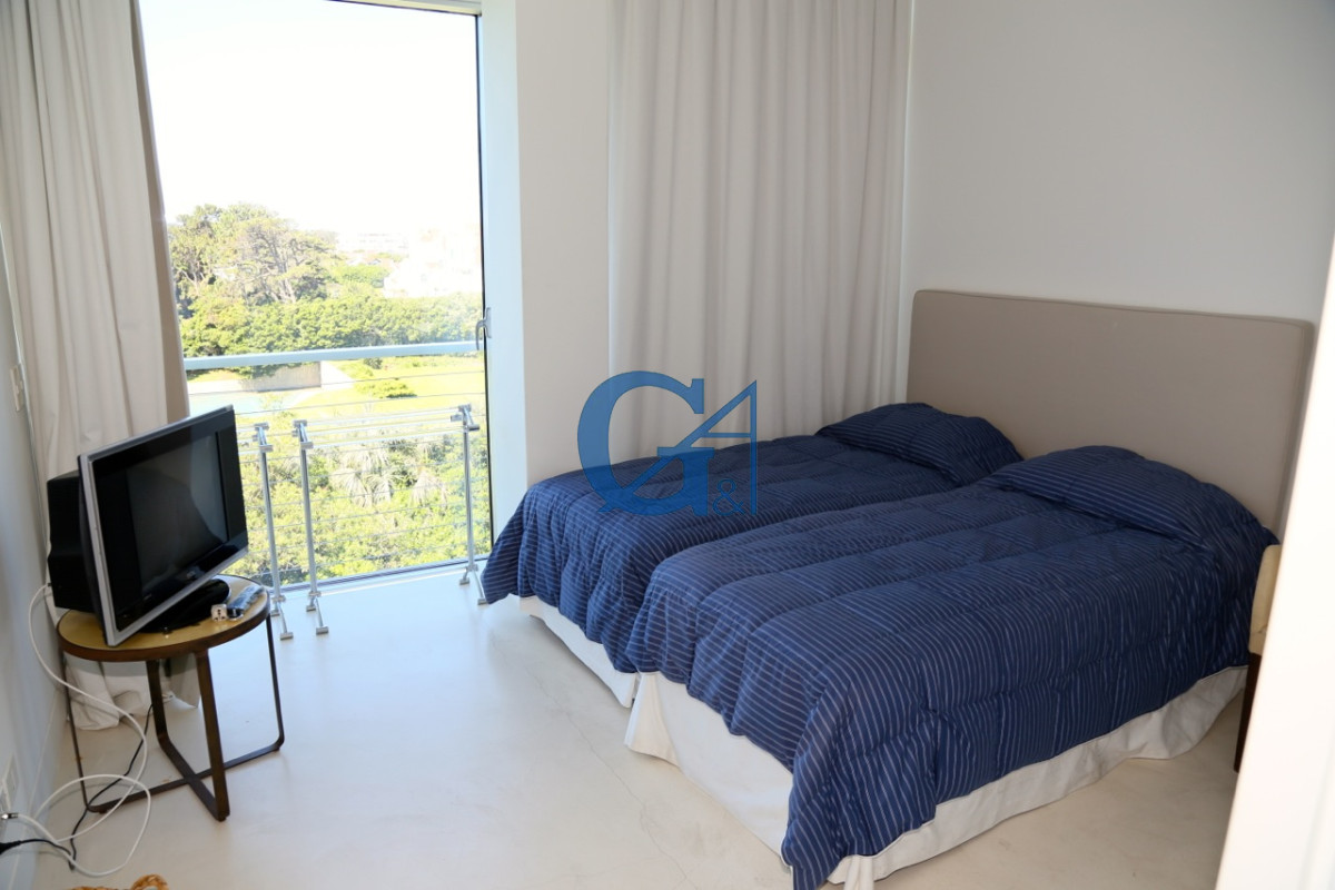 Apartamento ID.1565 - Playa Brava. Elegancia y Confort a Pasos del Mar