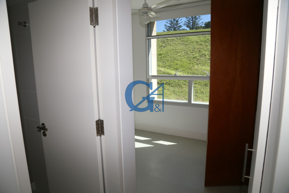 Apartamento ID.1565 - Playa Brava. Elegancia y Confort a Pasos del Mar