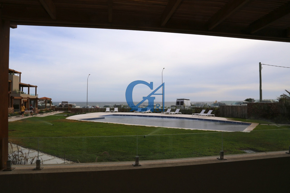 Apartamento ID.1993 - Frente al Mar en La Barra: Un Estilo de Vida Inigualable