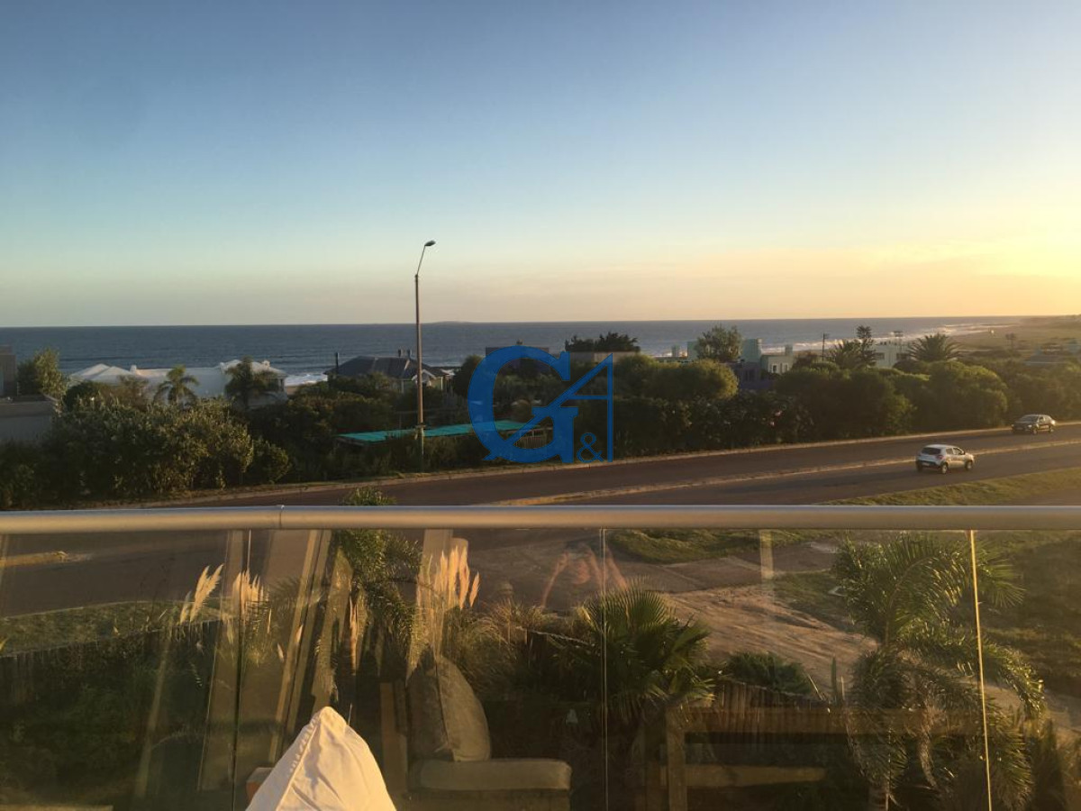 Apartamento ID.2036 - Edificio moderno con servicios y frente al mar