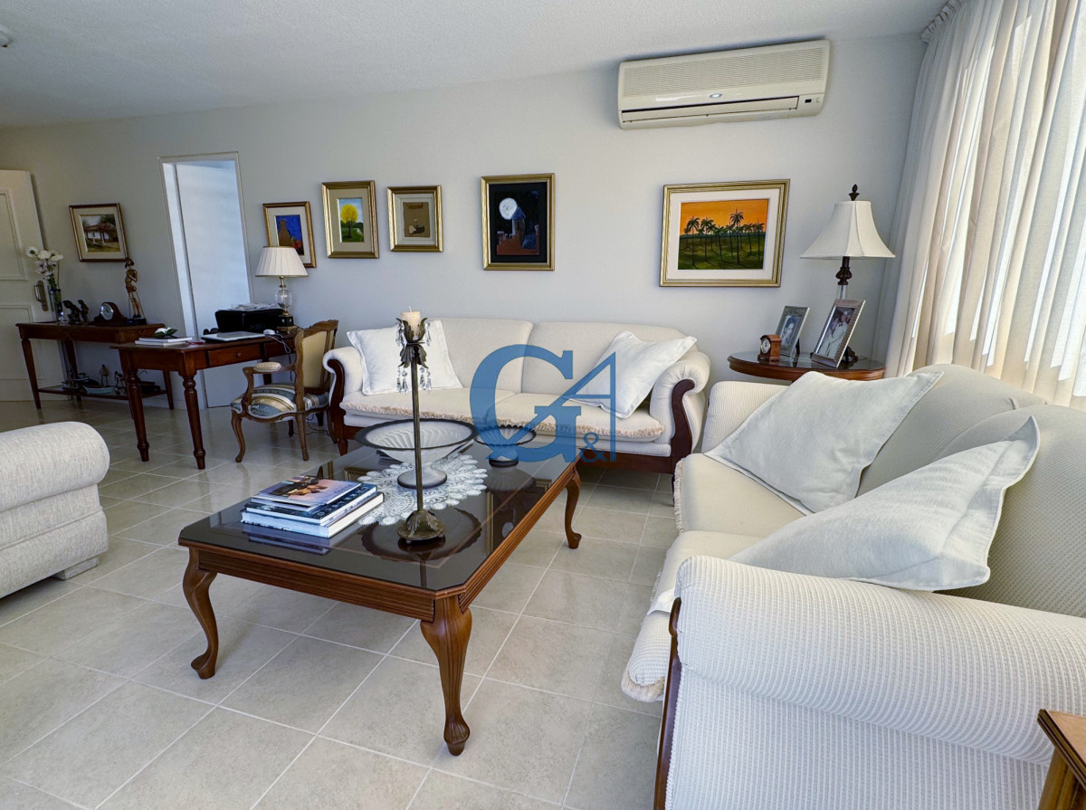 Apartamento ID.1931 - Lindísimos dos apartamentos en venta. Se venden juntos. 