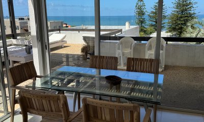 Departamento moderno con vista al mar