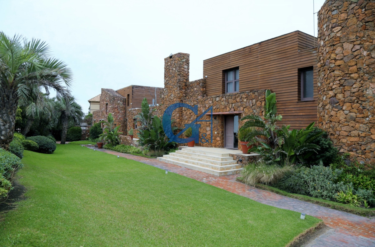 Casa ID.15714 - Descubre la esencia de la vida costera en esta espectacular casa en Punta Piedras