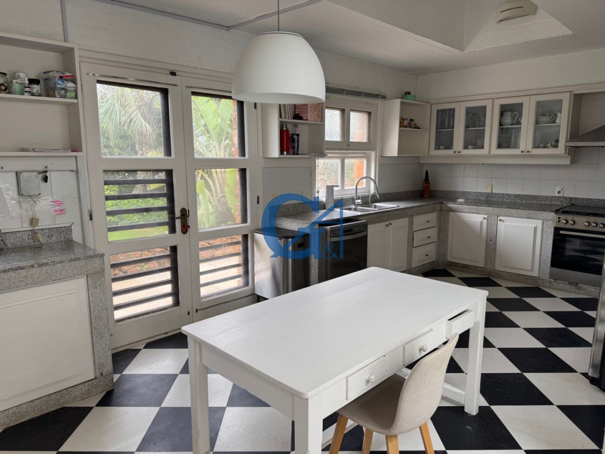 Casa ID.15714 - Descubre la esencia de la vida costera en esta espectacular casa en Punta Piedras