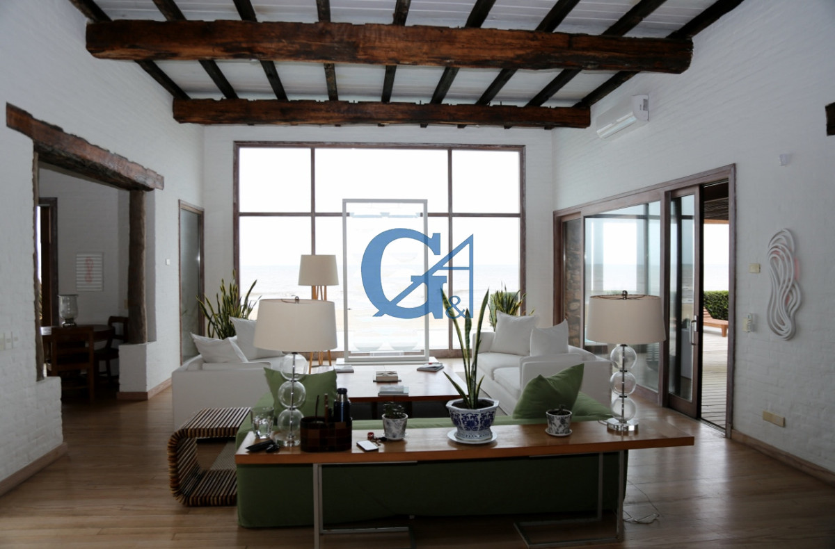 Casa ID.15714 - Descubre la esencia de la vida costera en esta espectacular casa en Punta Piedras