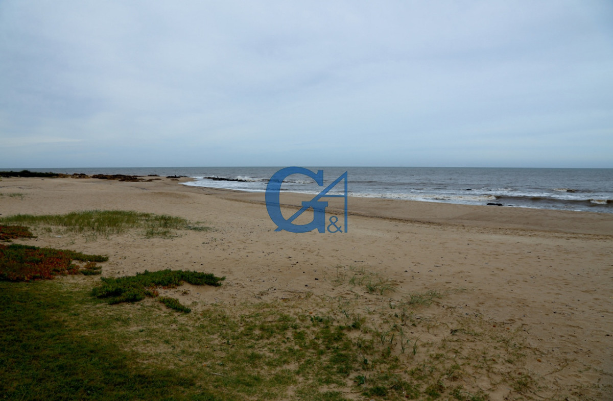 Casa ID.15714 - Descubre la esencia de la vida costera en esta espectacular casa en Punta Piedras