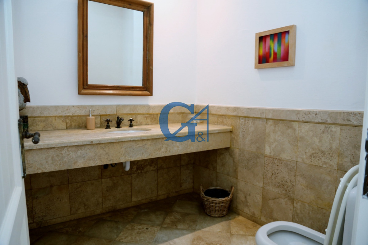 Casa ID.15714 - Descubre la esencia de la vida costera en esta espectacular casa en Punta Piedras