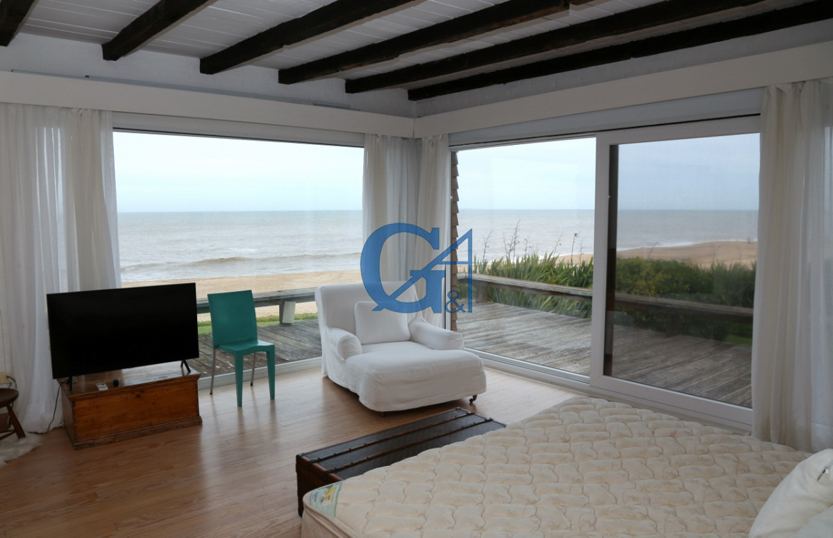 Casa ID.15714 - Descubre la esencia de la vida costera en esta espectacular casa en Punta Piedras