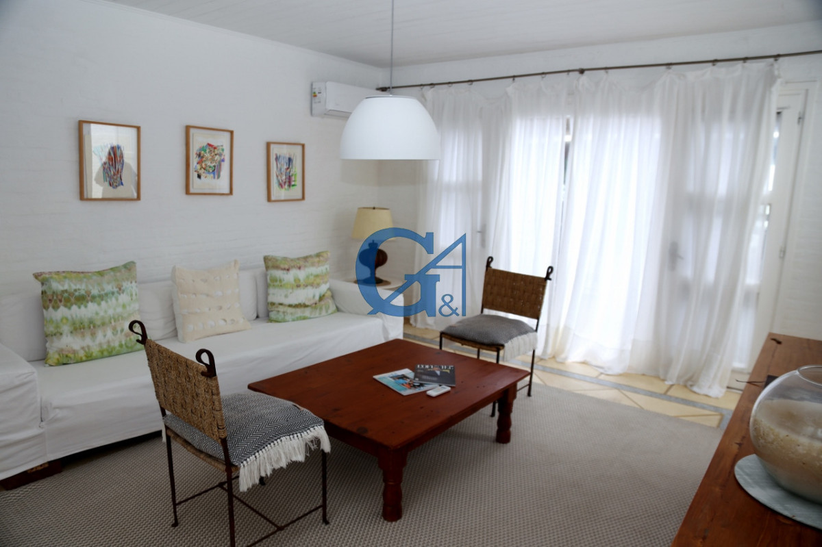 Casa ID.15714 - Descubre la esencia de la vida costera en esta espectacular casa en Punta Piedras