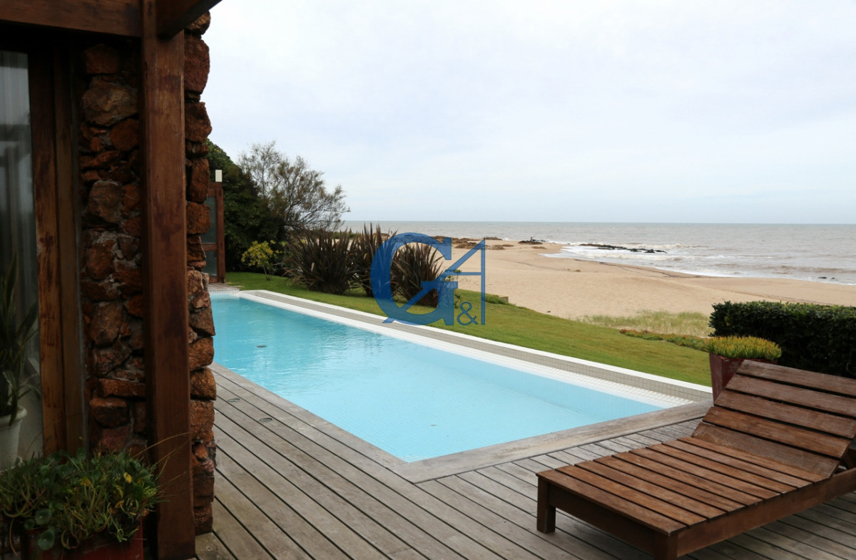 Casa ID.15714 - Descubre la esencia de la vida costera en esta espectacular casa en Punta Piedras