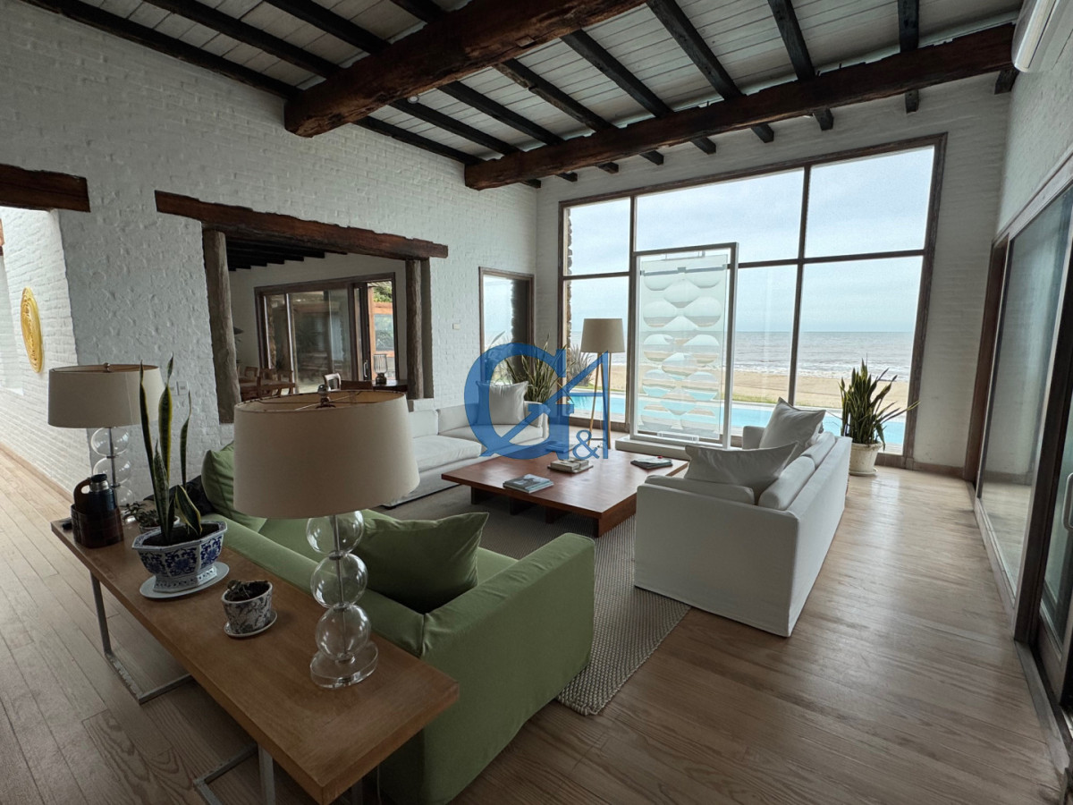 Casa ID.15714 - Descubre la esencia de la vida costera en esta espectacular casa en Punta Piedras