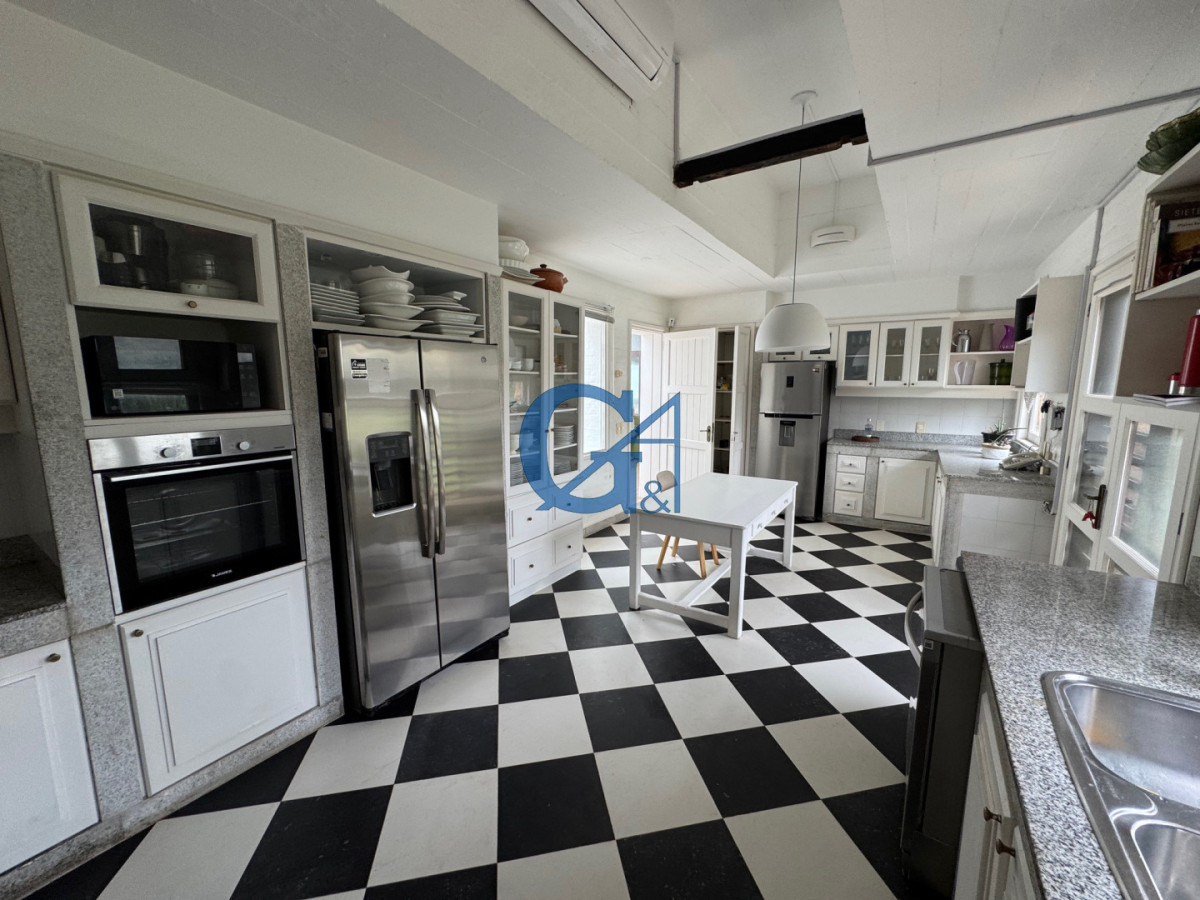 Casa ID.15714 - Descubre la esencia de la vida costera en esta espectacular casa en Punta Piedras