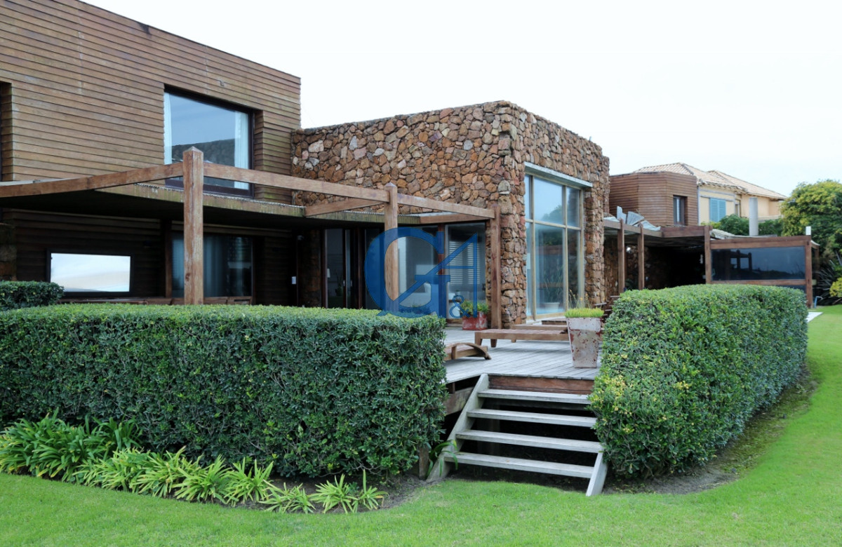 Casa ID.15714 - Descubre la esencia de la vida costera en esta espectacular casa en Punta Piedras