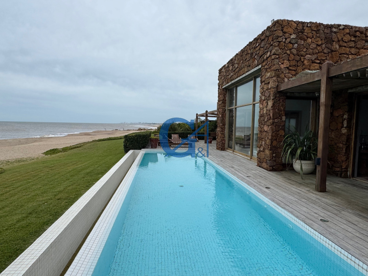 Casa ID.15714 - Descubre la esencia de la vida costera en esta espectacular casa en Punta Piedras