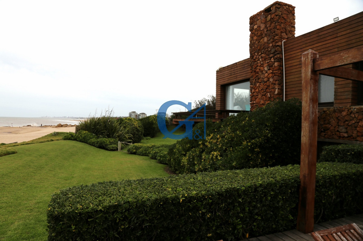 Casa ID.15714 - Descubre la esencia de la vida costera en esta espectacular casa en Punta Piedras