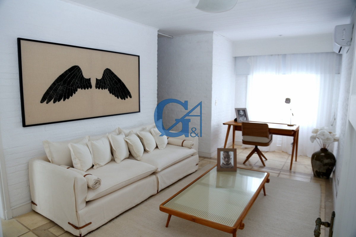 Casa ID.15714 - Descubre la esencia de la vida costera en esta espectacular casa en Punta Piedras