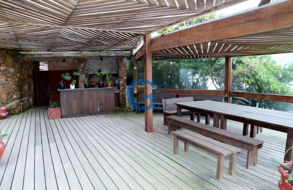 Casa ID.15714 - Descubre la esencia de la vida costera en esta espectacular casa en Punta Piedras