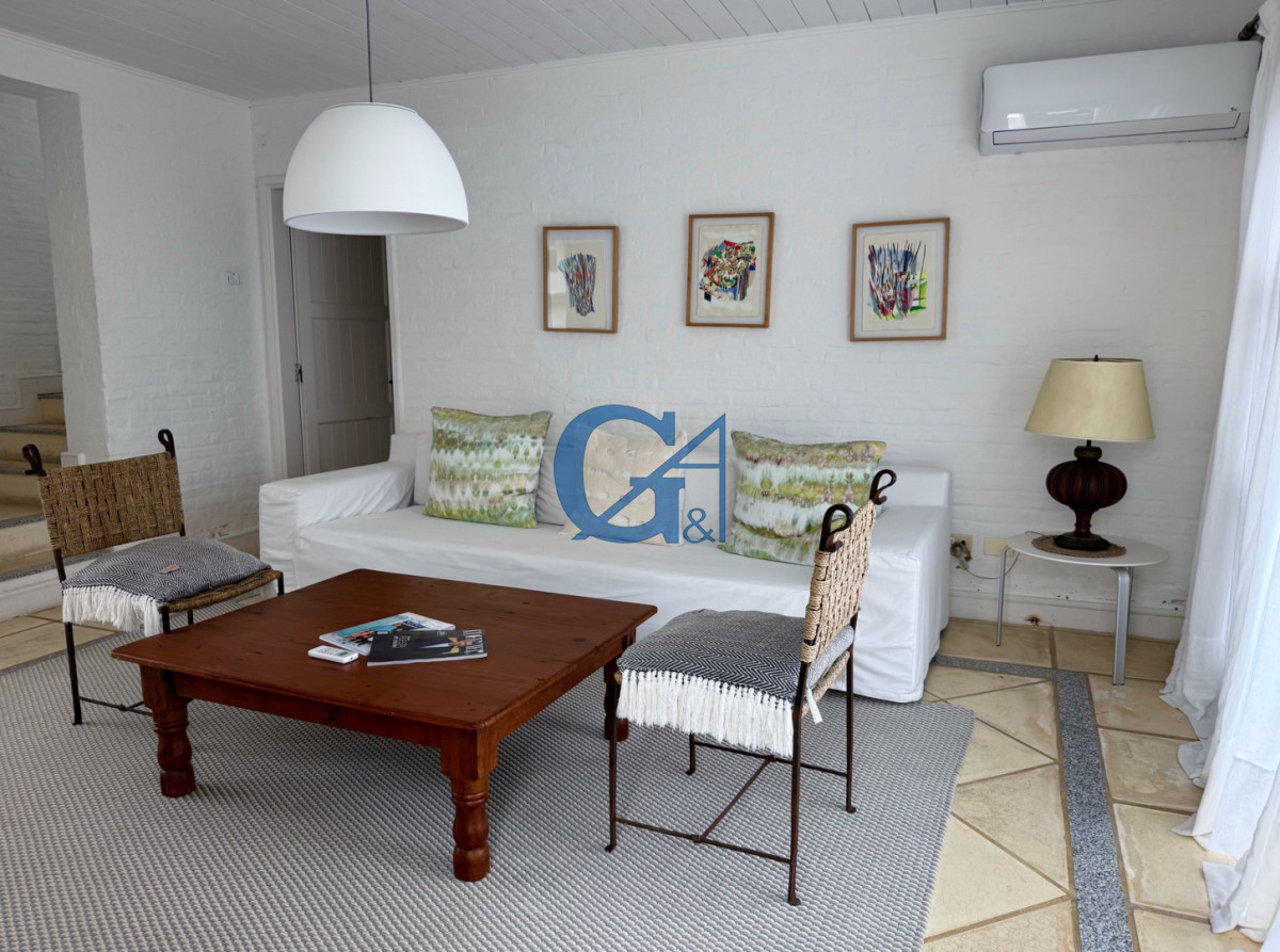 Casa ID.15714 - Descubre la esencia de la vida costera en esta espectacular casa en Punta Piedras