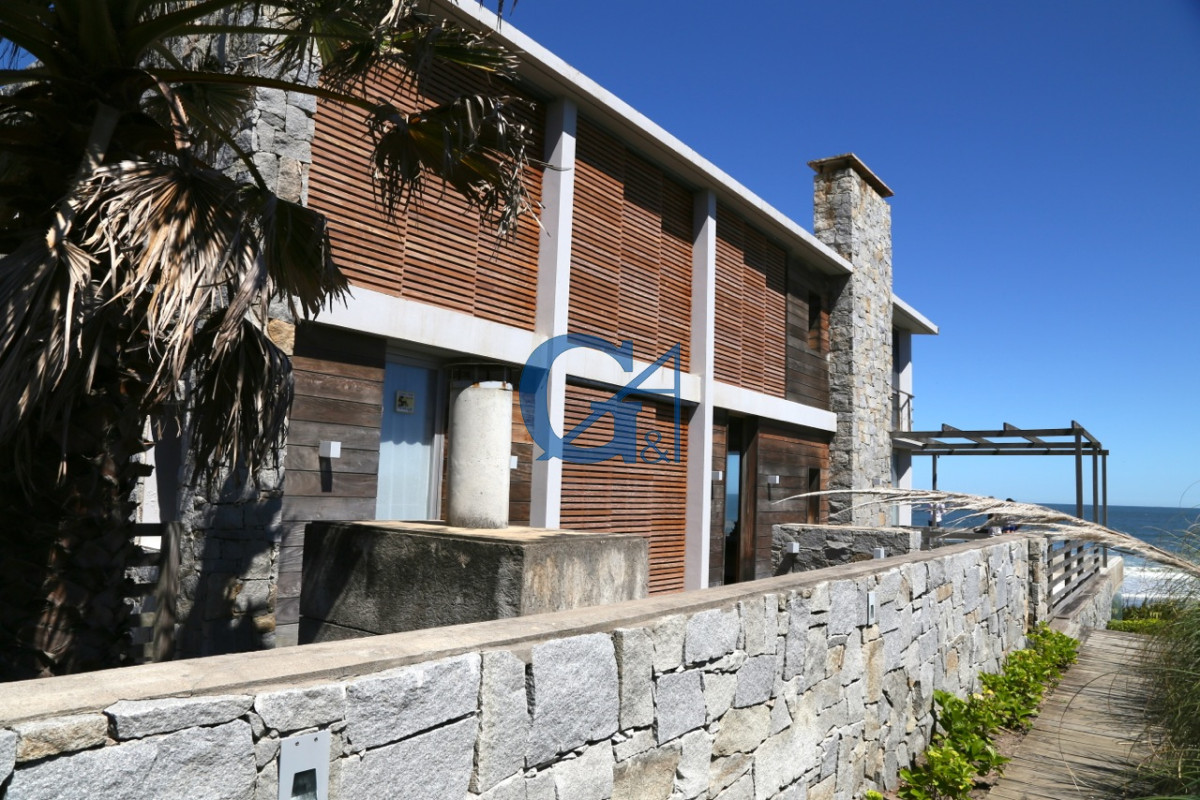 Casa ID.1228 - La Barra: Espacio y Confort para Disfrutar