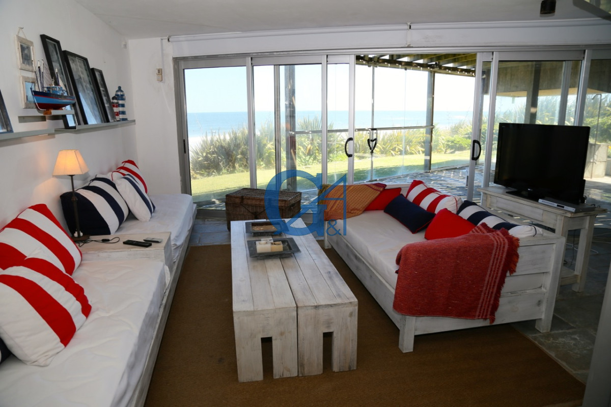 Casa ID.1228 - La Barra: Espacio y Confort para Disfrutar