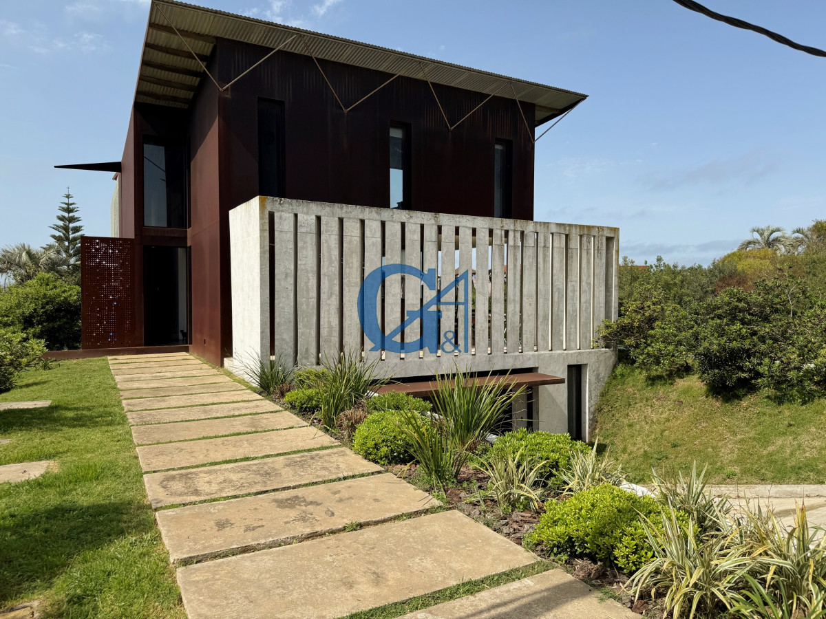 Casa ID.1749 - Casa en Manantiales, Punta Piedras