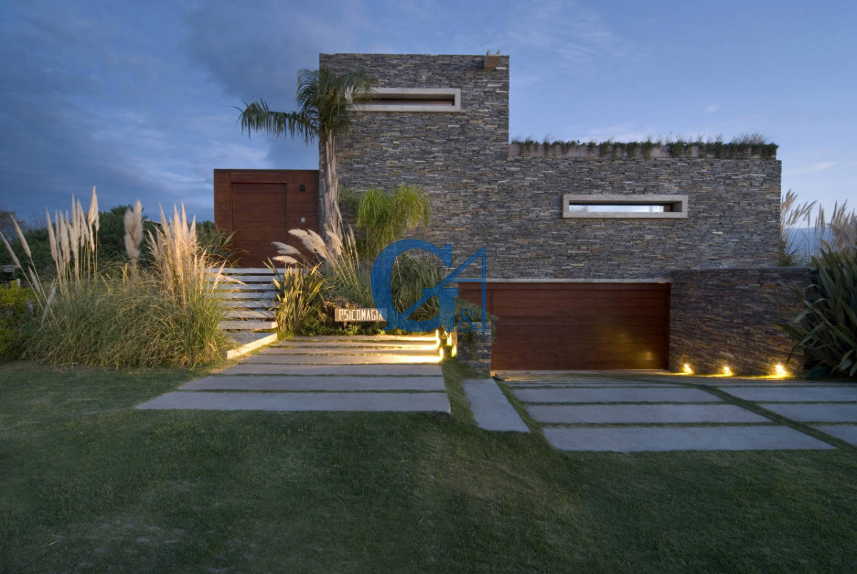 Casa ID.1949 - Casa en Manantiales, Punta Piedras