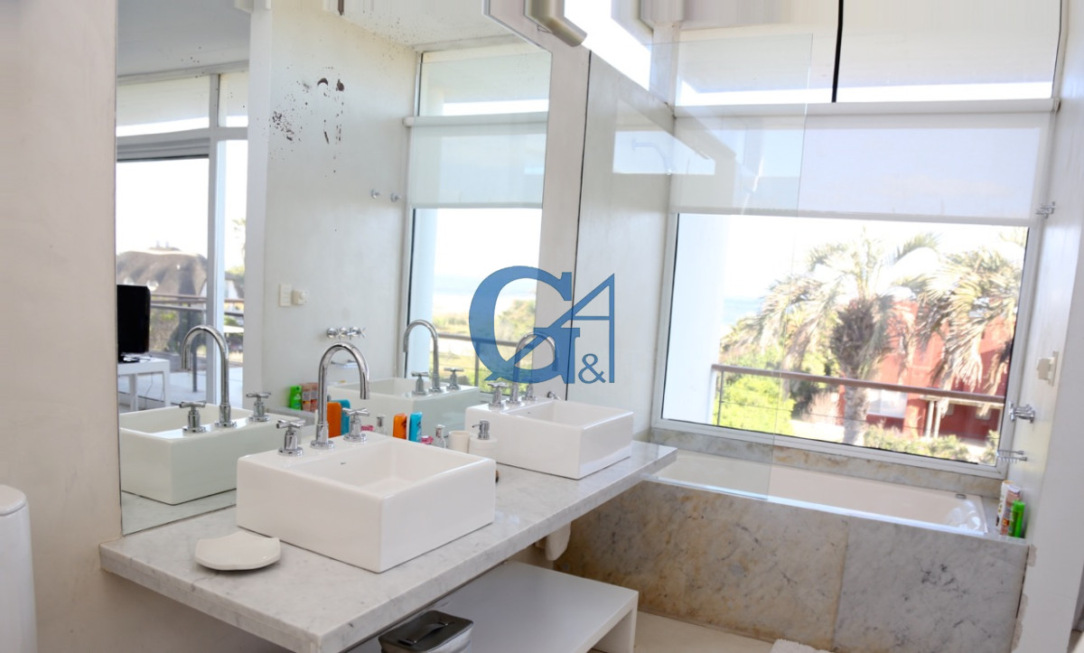 Casa ID.1989 - Casa en Manantiales, Punta Piedras