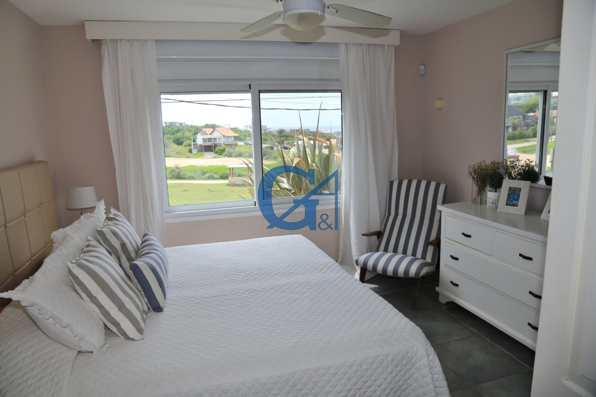 Casa ID.684 - Elegancia y Comodidad a Pasos del Mar