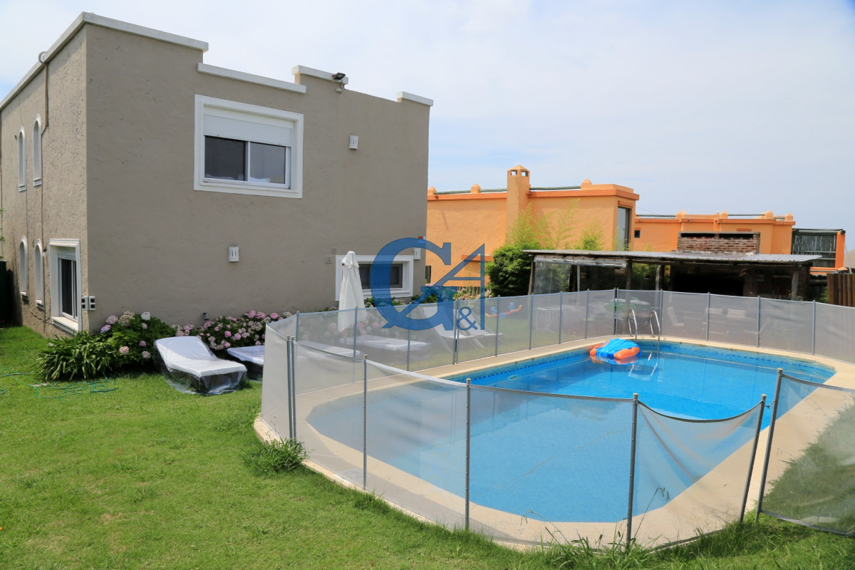 Casa ID.684 - Elegancia y Comodidad a Pasos del Mar