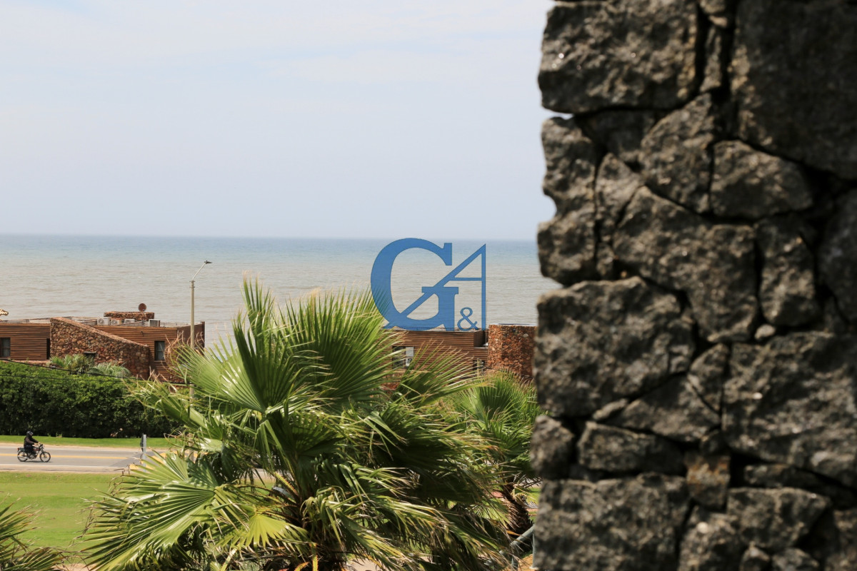 Casa ID.684 - Elegancia y Comodidad a Pasos del Mar