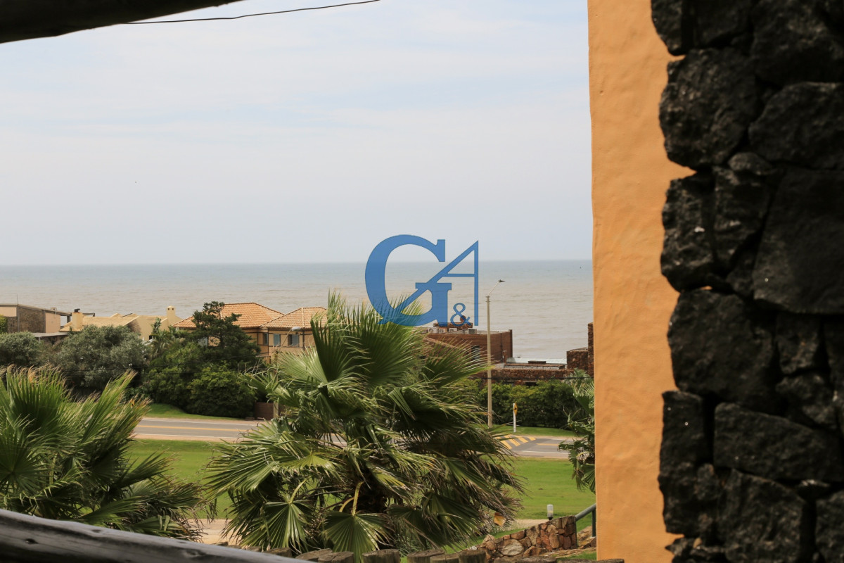 Casa ID.684 - Elegancia y Comodidad a Pasos del Mar