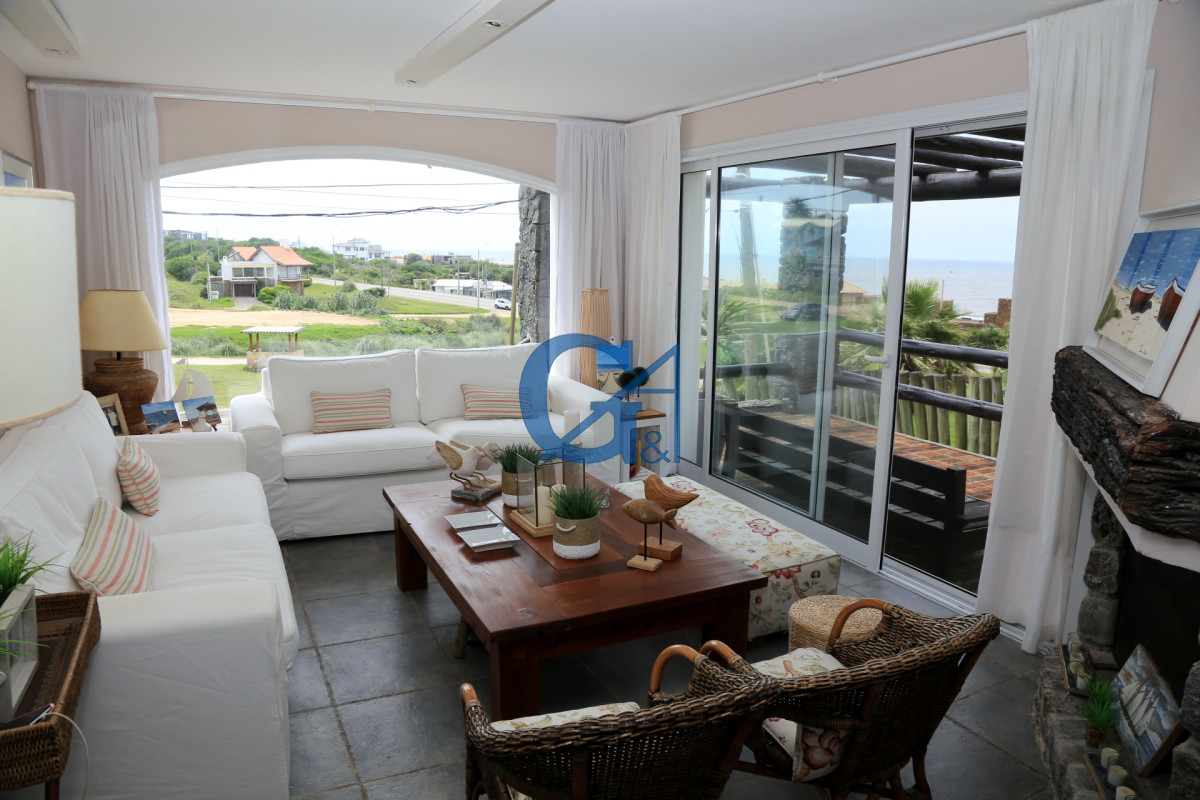 Casa ID.684 - Elegancia y Comodidad a Pasos del Mar