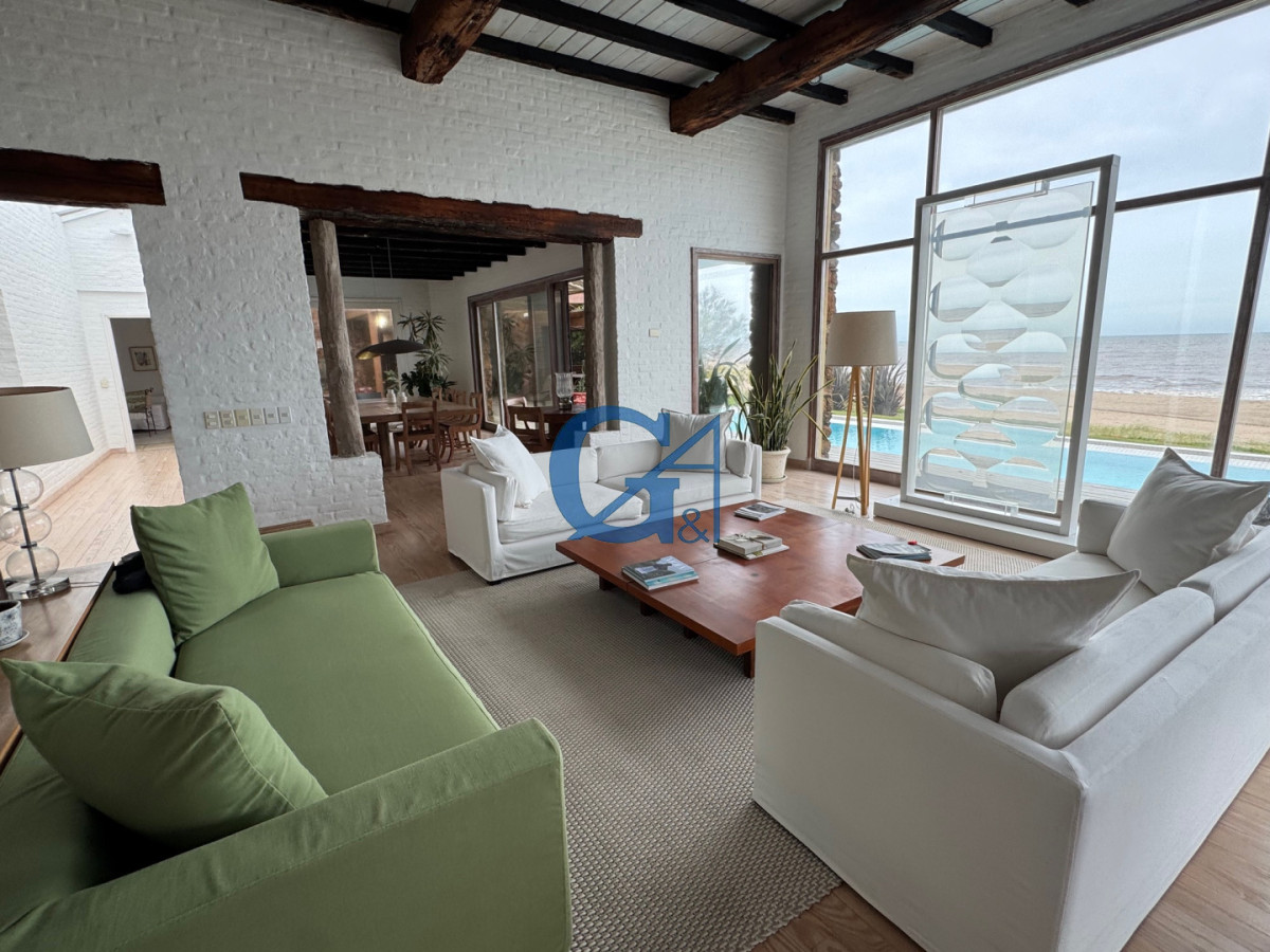 Casa ID.15714 - Descubre la esencia de la vida costera en esta espectacular casa en Punta Piedras