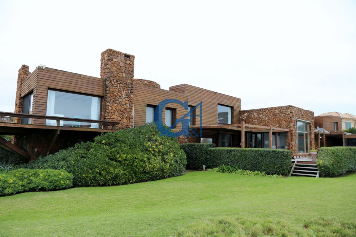 Casa ID.15714 - Descubre la esencia de la vida costera en esta espectacular casa en Punta Piedras