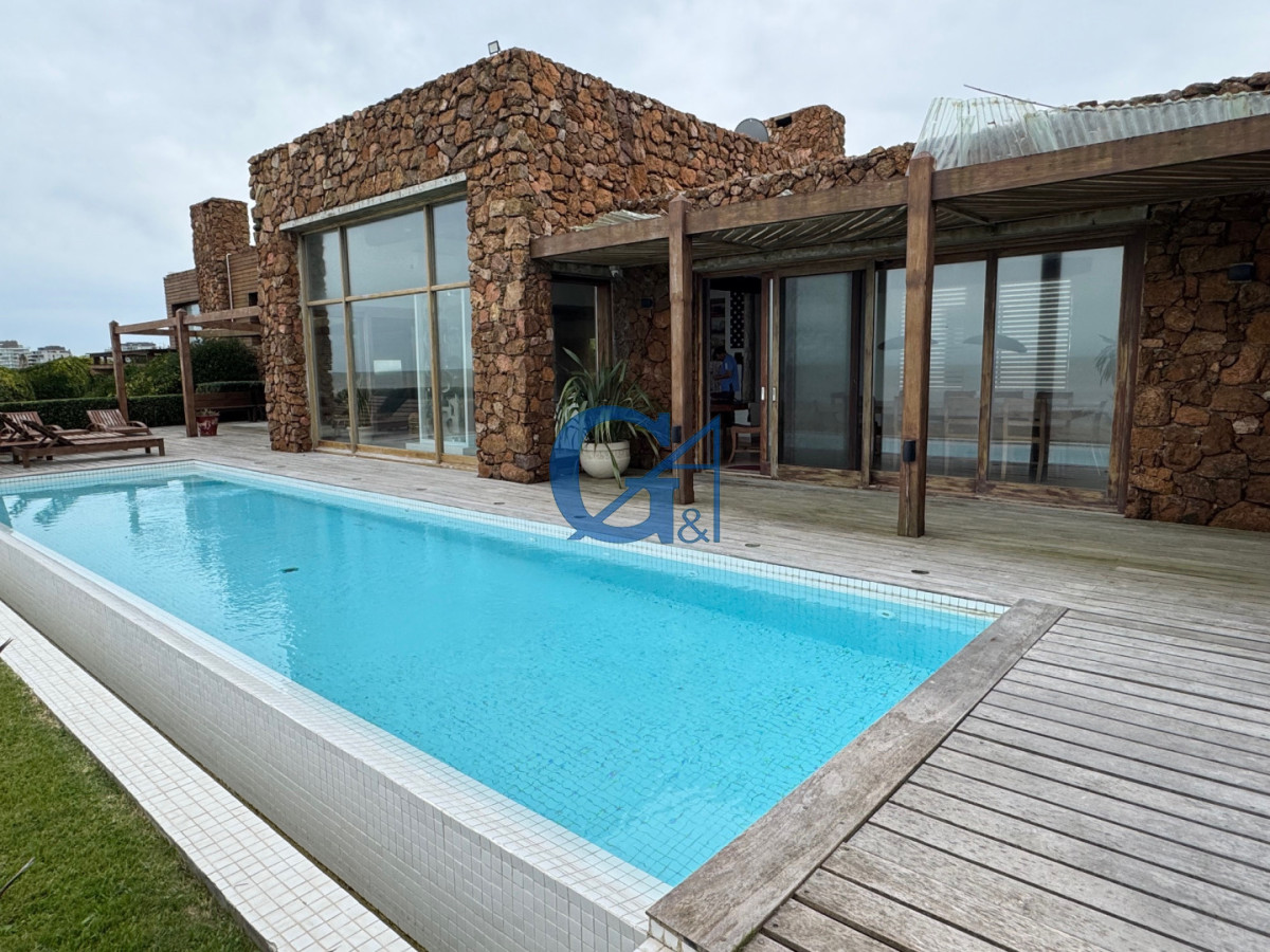 Casa ID.15714 - Descubre la esencia de la vida costera en esta espectacular casa en Punta Piedras