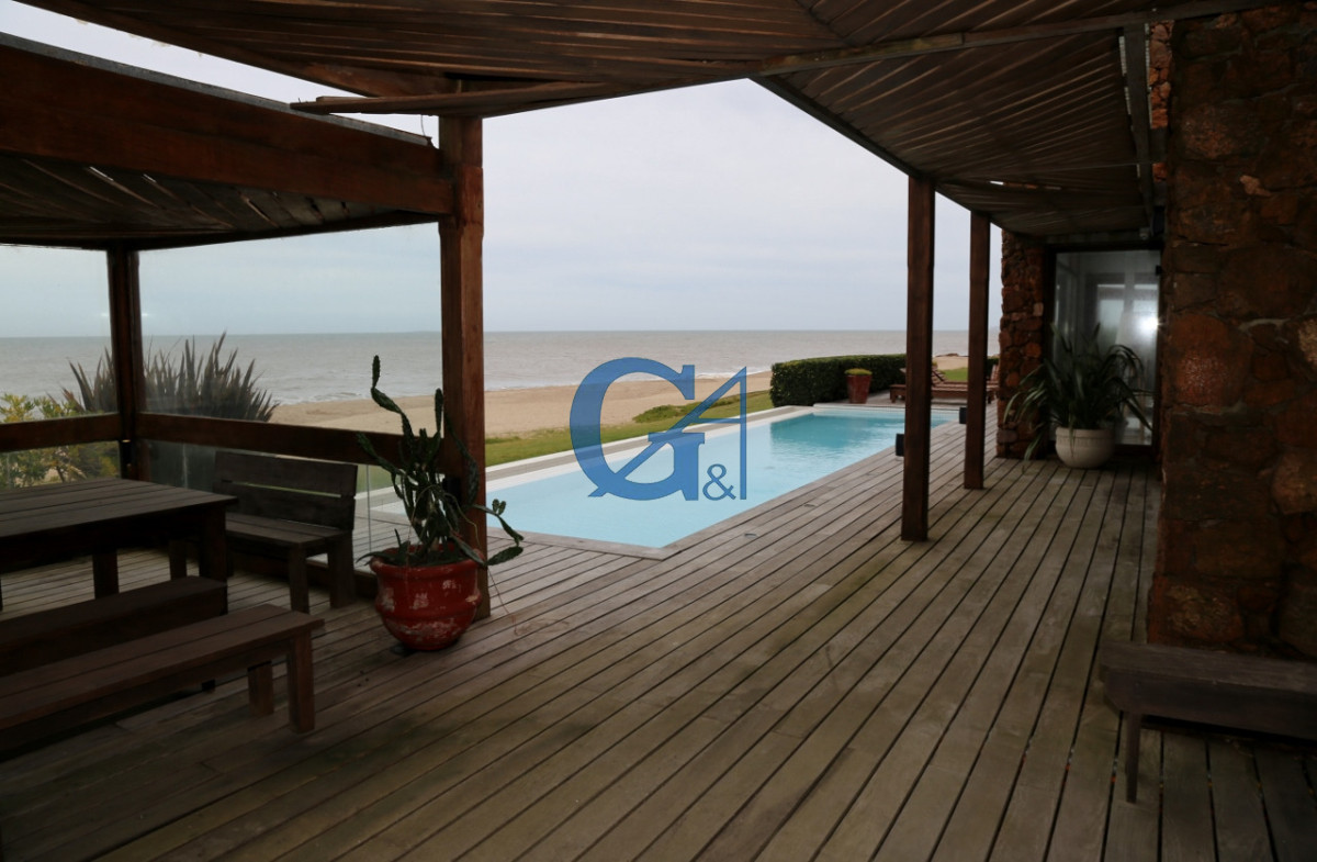 Casa ID.15714 - Descubre la esencia de la vida costera en esta espectacular casa en Punta Piedras