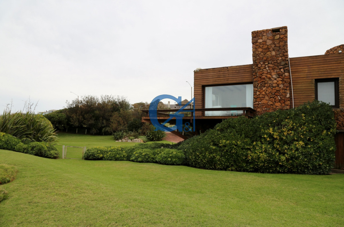 Casa ID.15714 - Descubre la esencia de la vida costera en esta espectacular casa en Punta Piedras