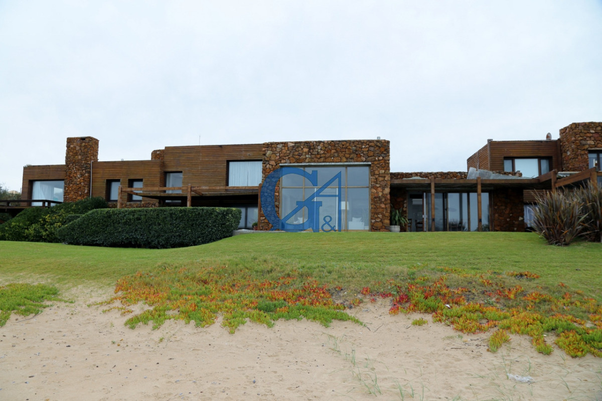 Casa ID.15714 - Descubre la esencia de la vida costera en esta espectacular casa en Punta Piedras