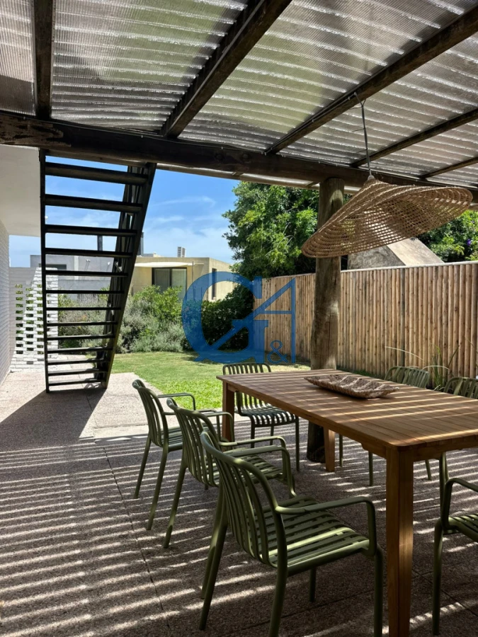 Casa ID.651 - Casa reciclada a nuevo en el corazón de La Barra