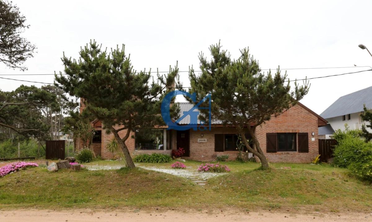 Casa ID.1964 - Montoya: Elegancia y Comodidad a Pasos del Ma