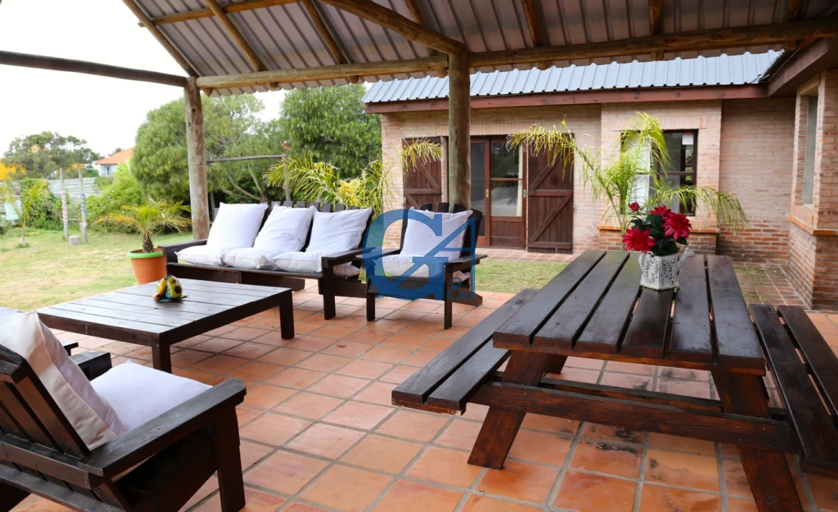Casa ID.1964 - Montoya: Elegancia y Comodidad a Pasos del Ma