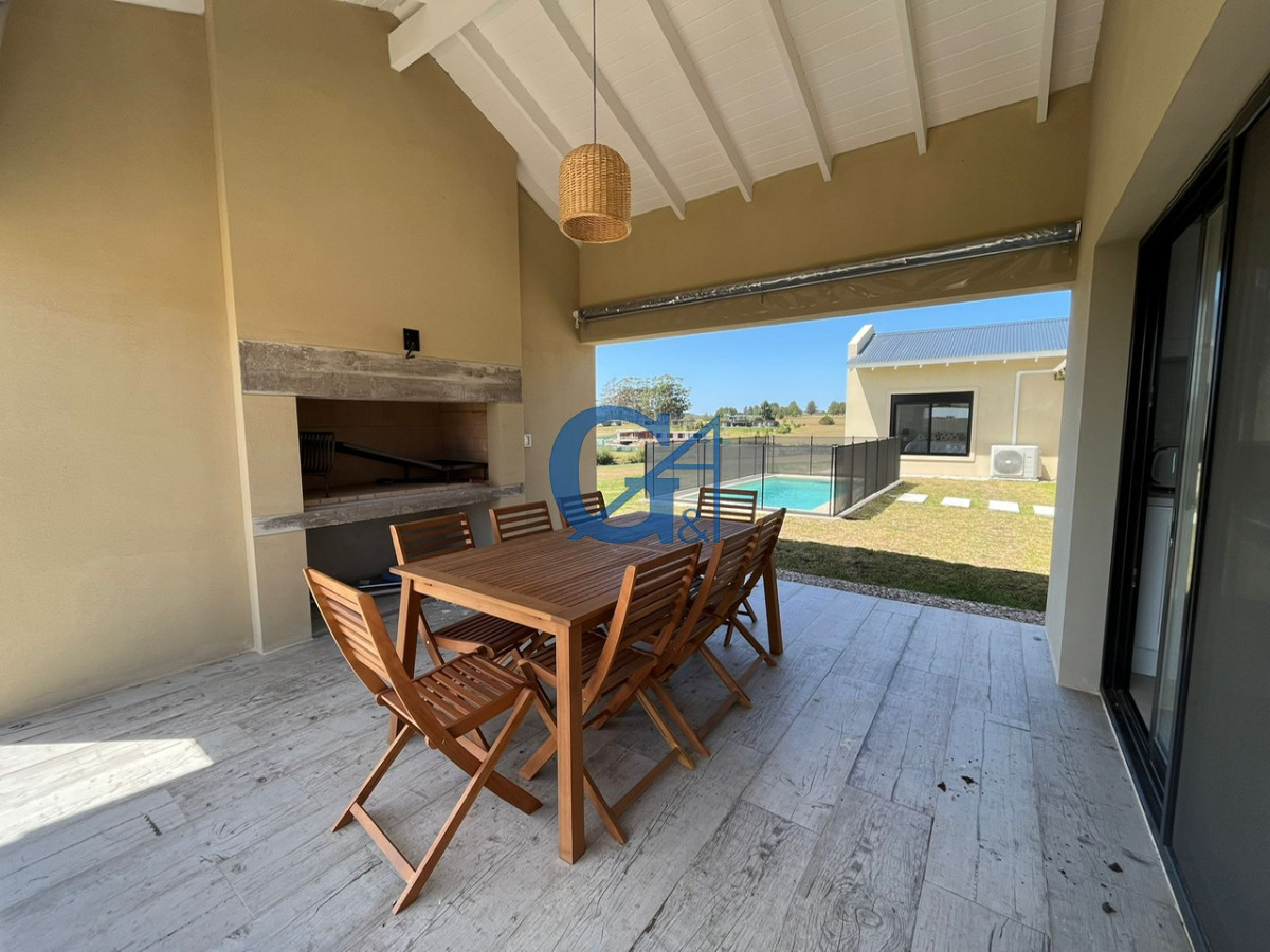 Casa ID.2066 - Barrio Privado Pueblo Mío