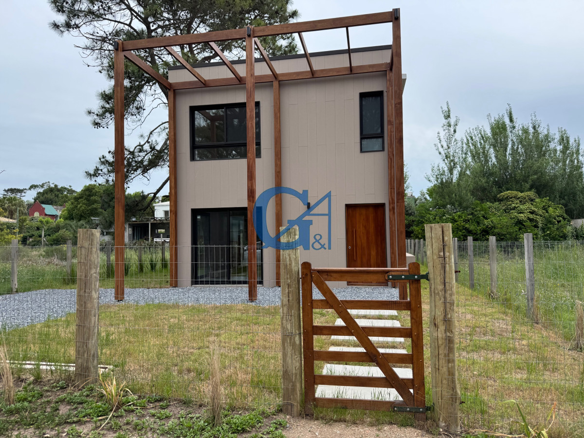 Casa ID.2103 - Casa en La Barra, La Barra