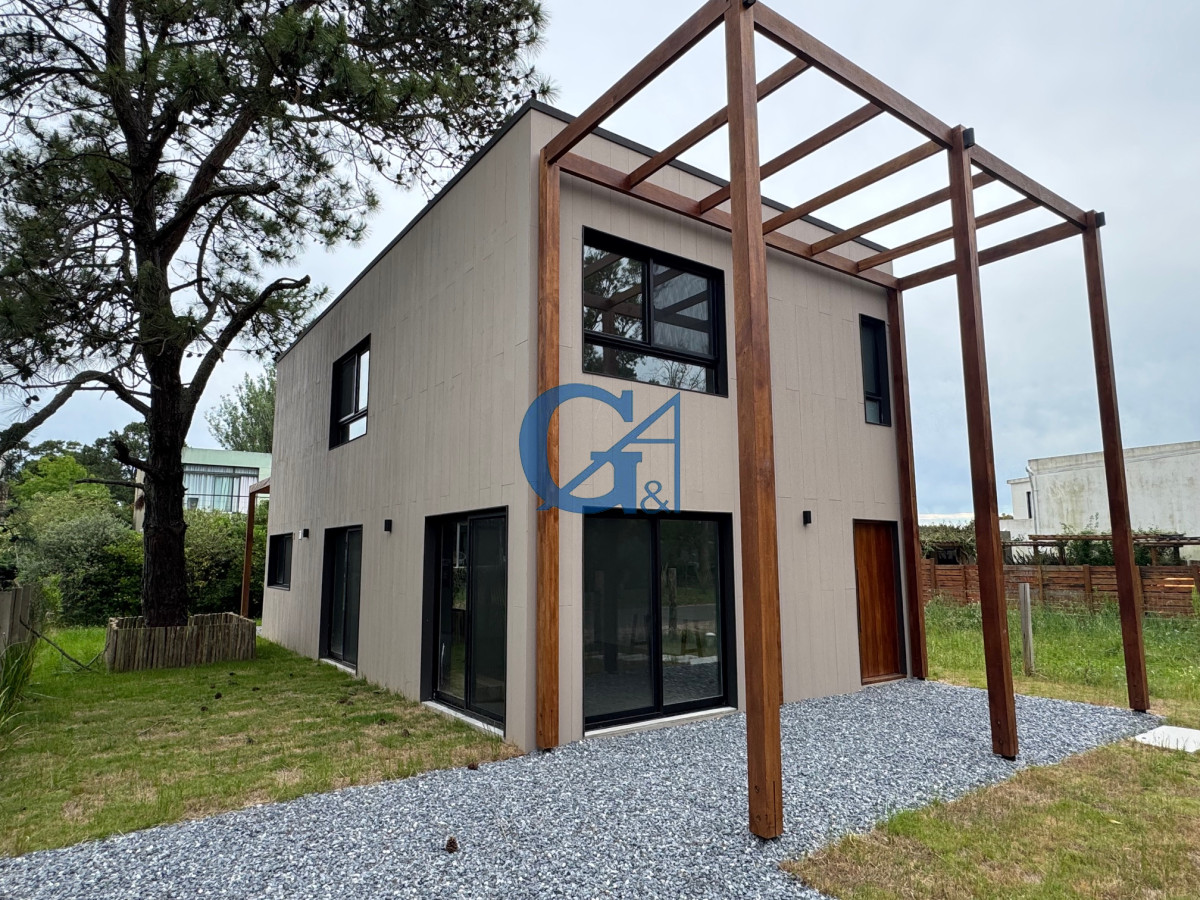 Casa ID.2103 - Casa en La Barra, La Barra