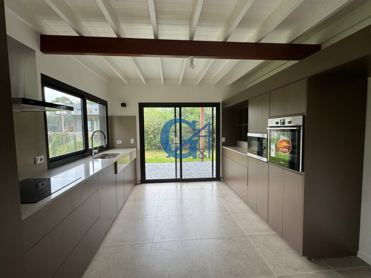 Casa ID.2103 - Casa en La Barra, La Barra