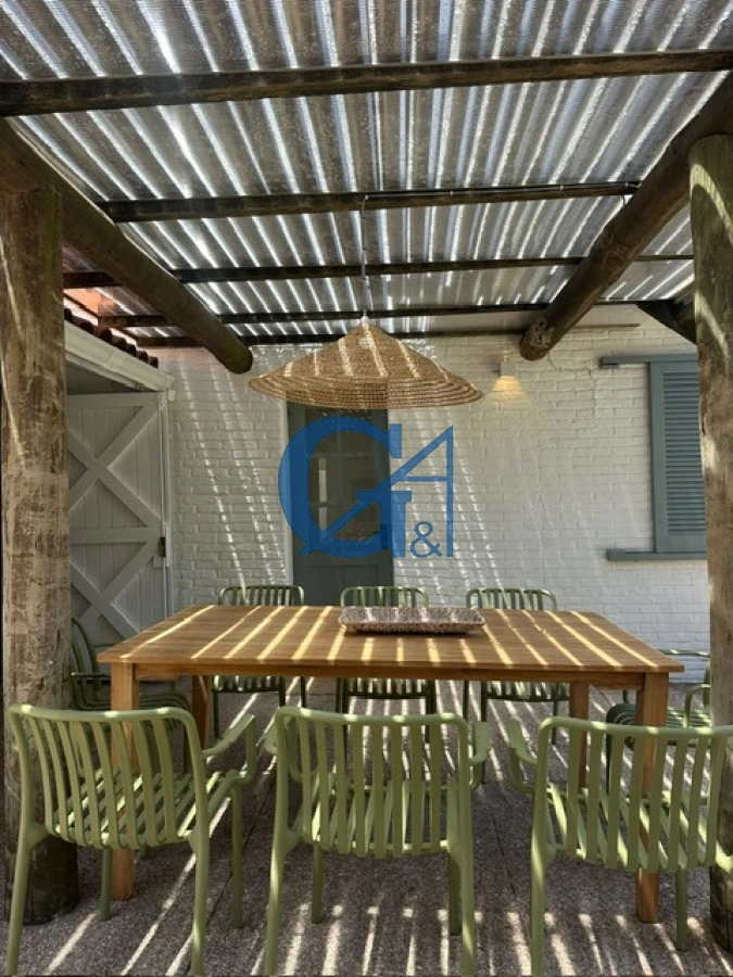 Casa ID.651 - Casa reciclada a nuevo en el corazón de La Barra