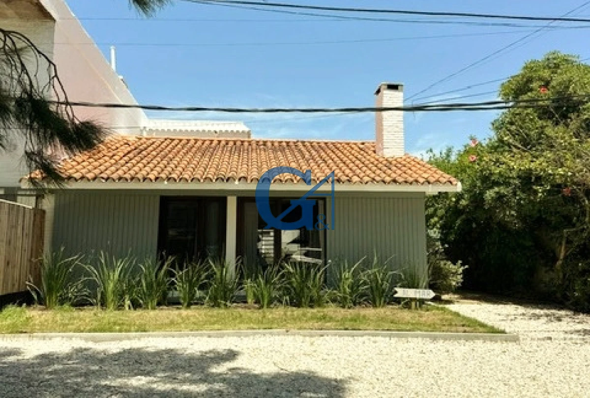 Casa ID.651 - Casa reciclada a nuevo en el corazón de La Barra
